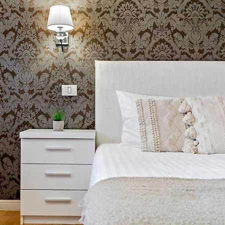 City Heart Retreat Elegant Apartment บูคาเรสต์ ภายนอก รูปภาพ