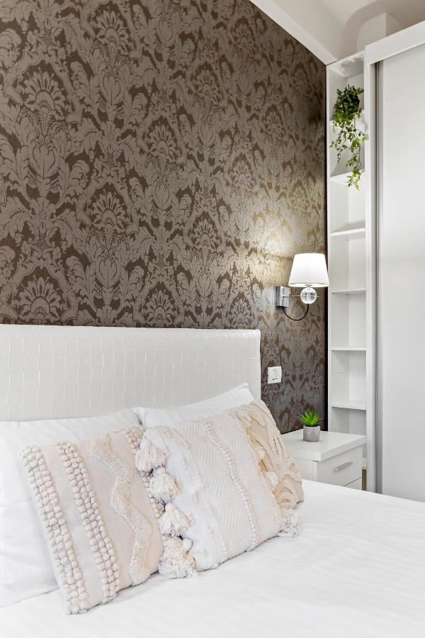 City Heart Retreat Elegant Apartment บูคาเรสต์ ภายนอก รูปภาพ