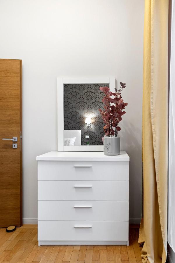City Heart Retreat Elegant Apartment บูคาเรสต์ ภายนอก รูปภาพ