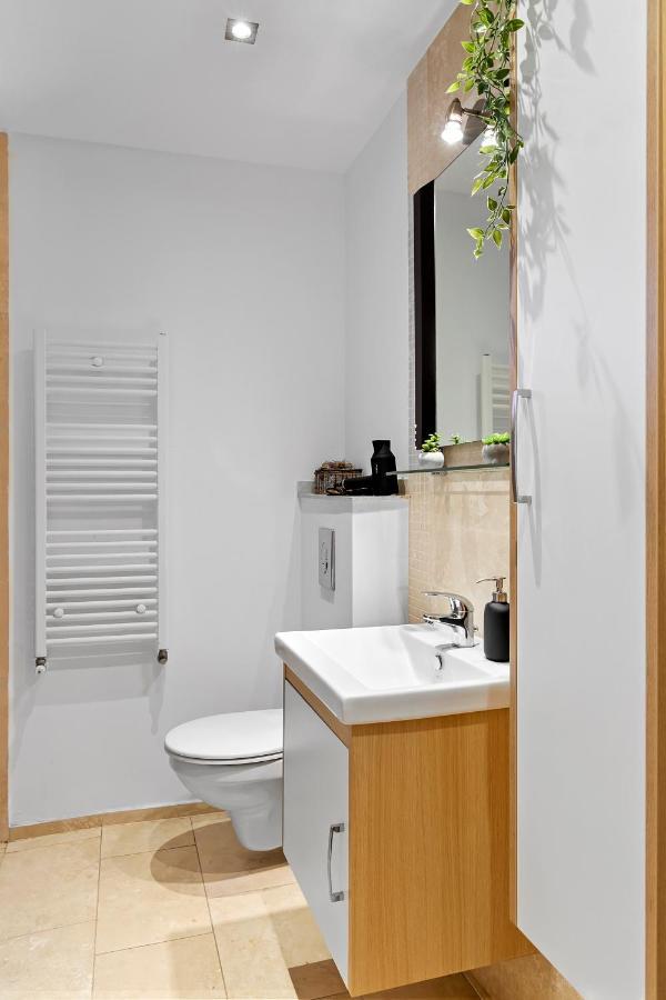 City Heart Retreat Elegant Apartment บูคาเรสต์ ภายนอก รูปภาพ