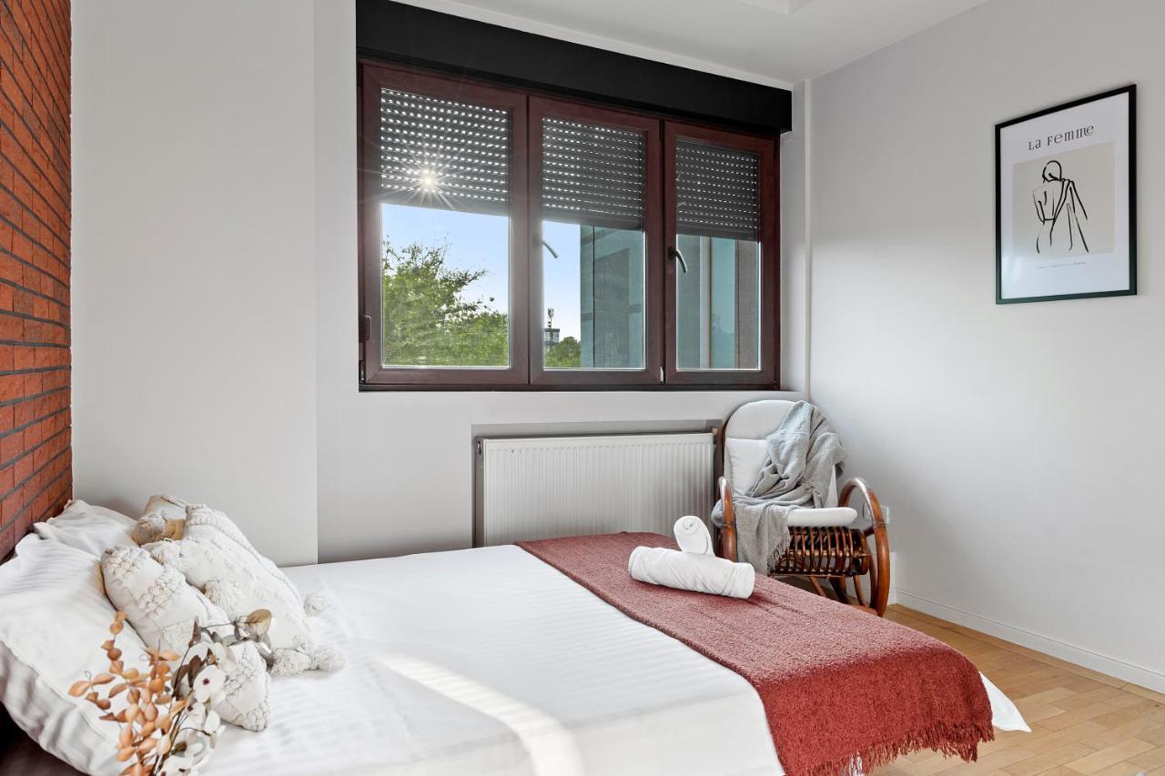 City Heart Retreat Elegant Apartment บูคาเรสต์ ภายนอก รูปภาพ